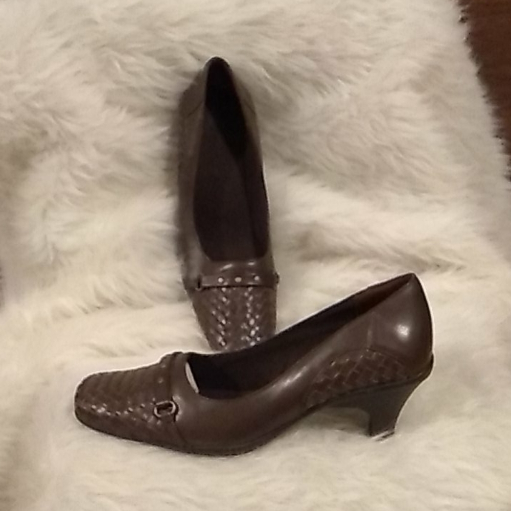 Shoes/BELIN  sz 6.5 heel 2.5 " brown